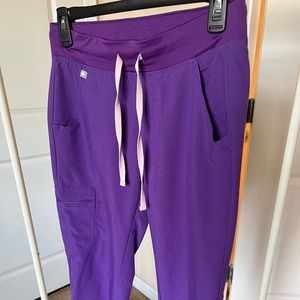 FIGS XS/P Zamora Jogger Scrub Pants in Purple